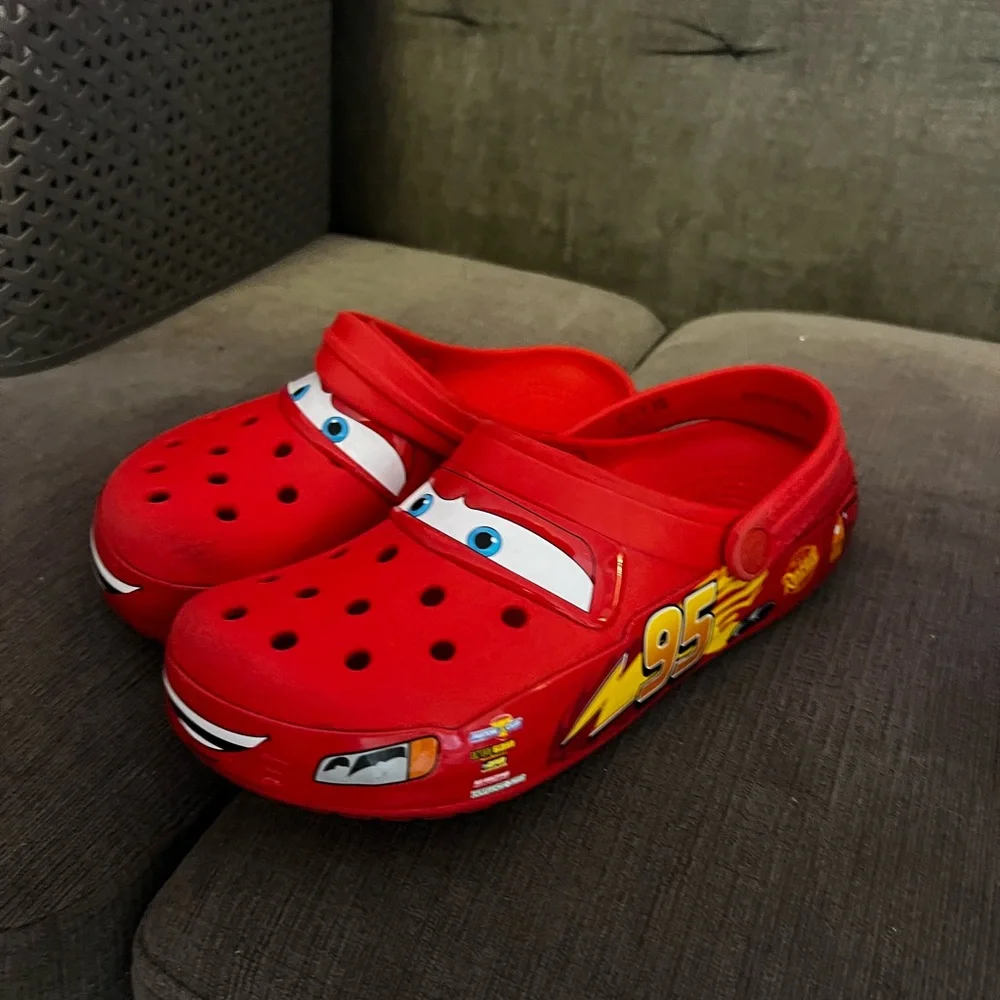 Lightning McQueen Crocs - Picture 1 of 2
